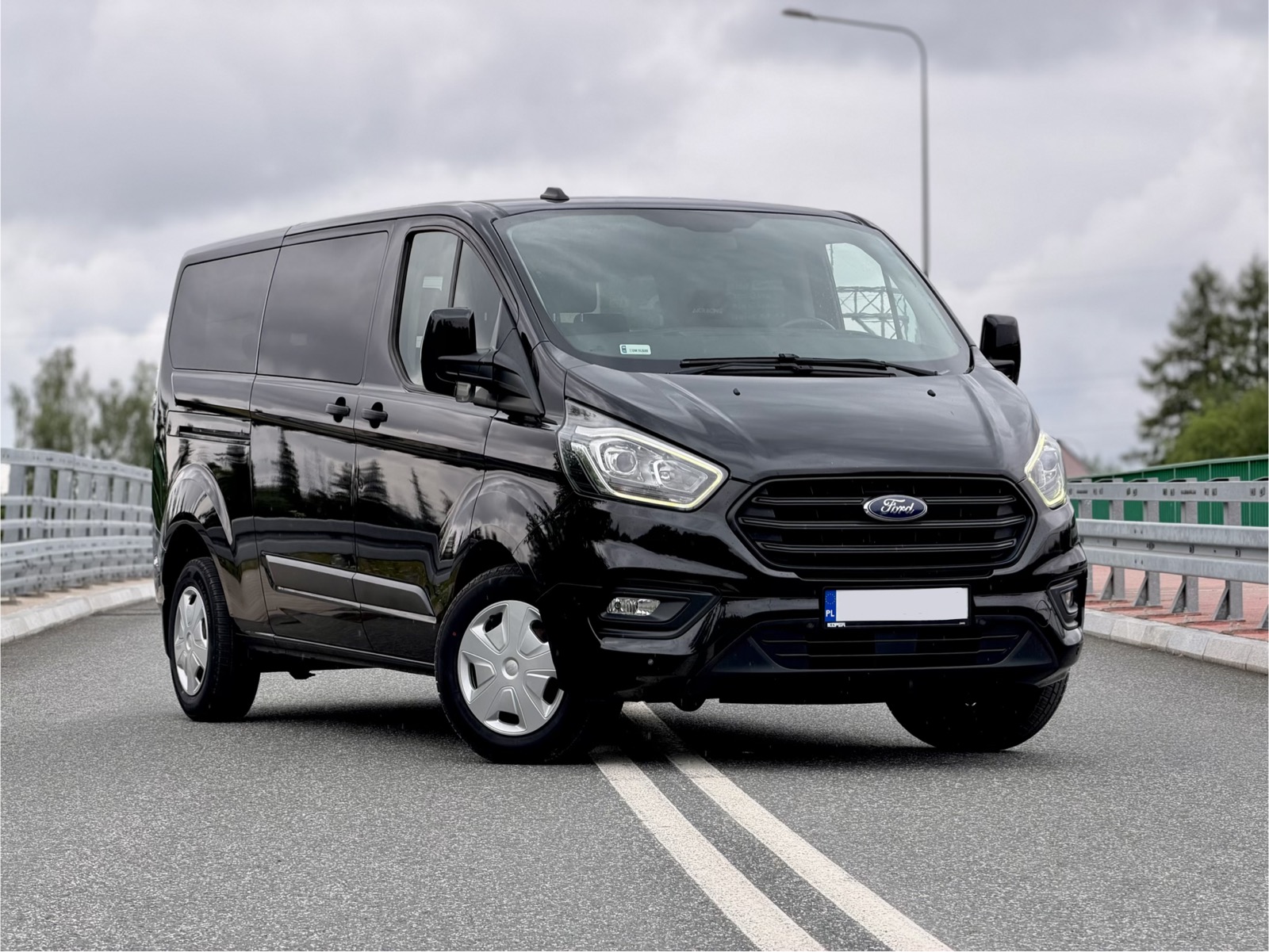 Ford Transit 9-osobowy.