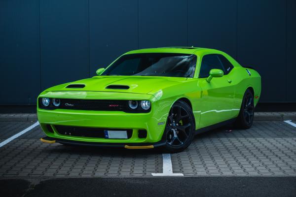 DODGE CHALLENGER V8